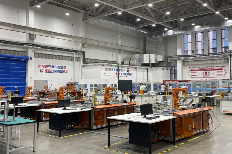 焜曦机器人操作、维修、编程设计课程