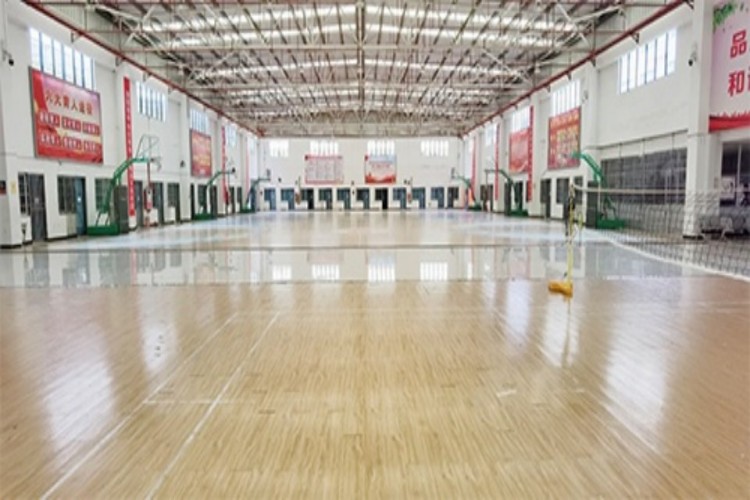 新未来高考补习学校室内篮球场