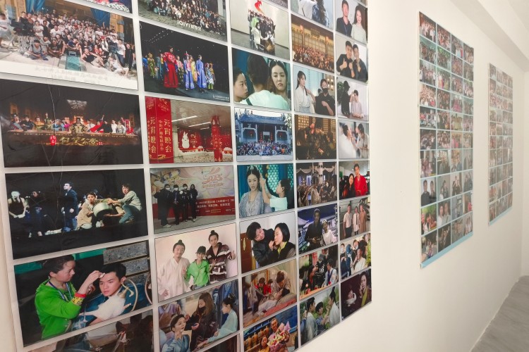 新疆秦芳影视化妆培训环境图