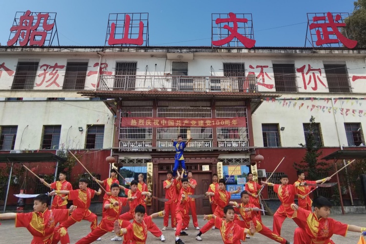 湖南长沙叛逆学生成长训练学校专治叛逆期孩子的学校