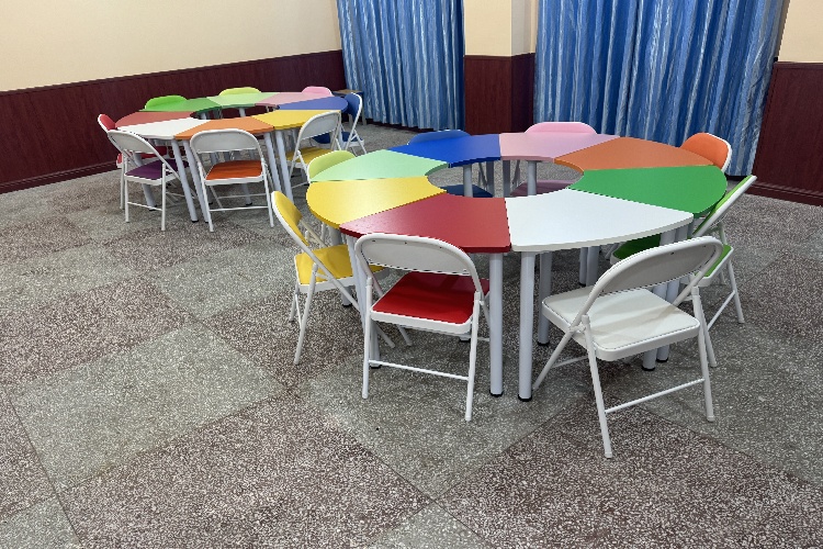 贵阳与众素质教育团体辅导室