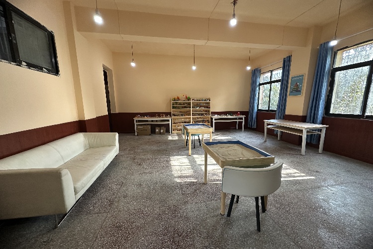 贵阳与众素质教育心理沙盘室