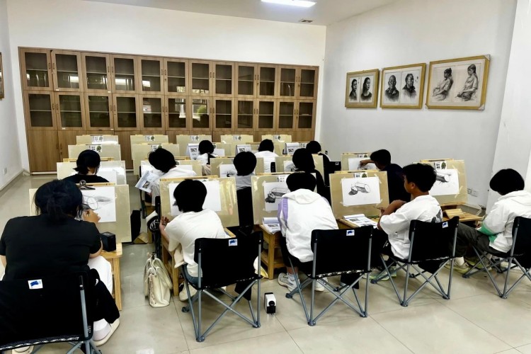 湛江学信教育美术集训