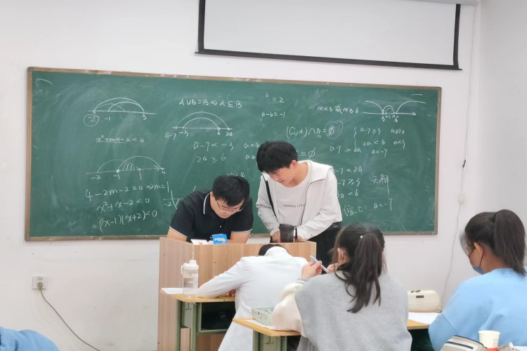 郑州实验补习学校教学环境