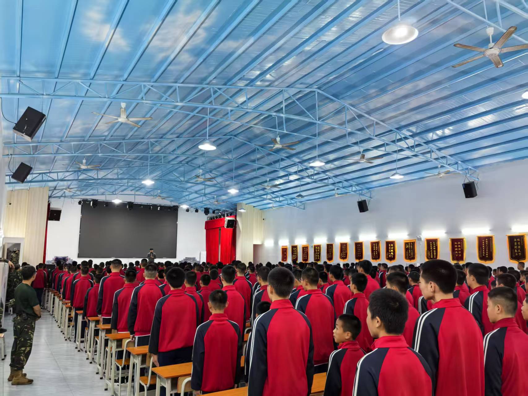  广东茂名春雨学校教学环境