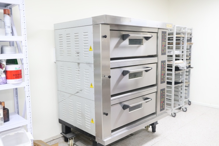 成都优艾米职业技能培训学校操作工具