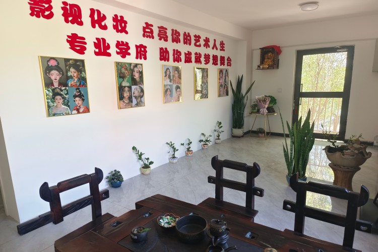 新疆秦芳影视化妆培训环境图
