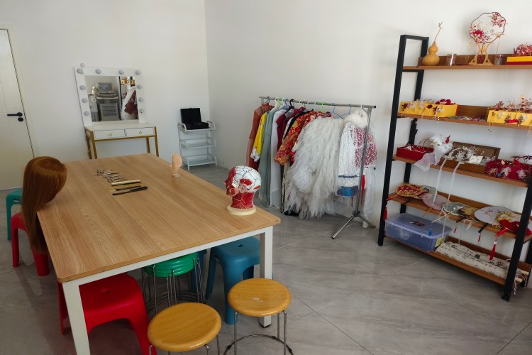 新疆秦芳影视化妆培训环境图