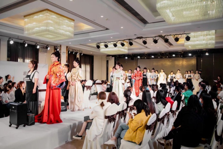 济源唯美绣美妆职业培训学校