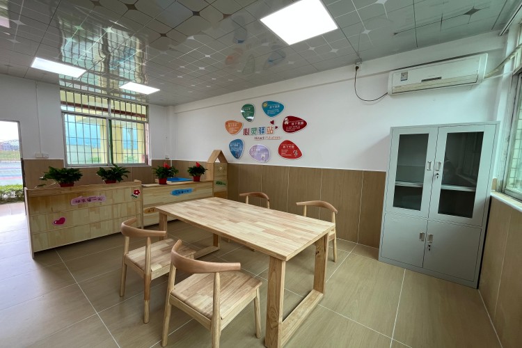 英德市博冠实验学校心理咨询室