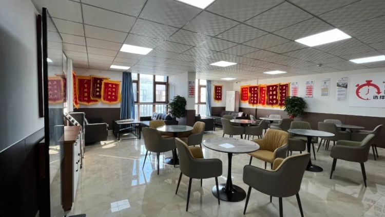 山师育才学校接待区