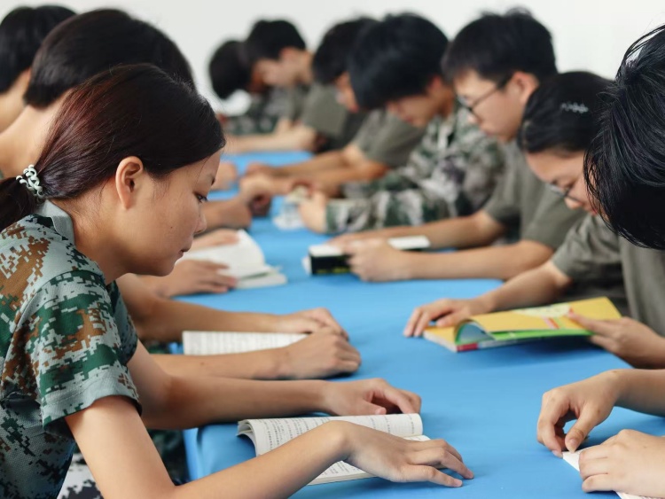 湖北金帆国际心理教育文化礼仪课堂