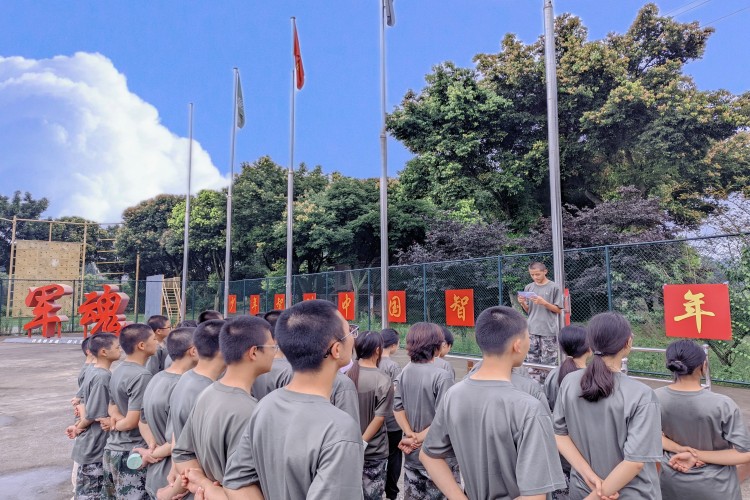 重庆正信青少年素质教育学校军事训练