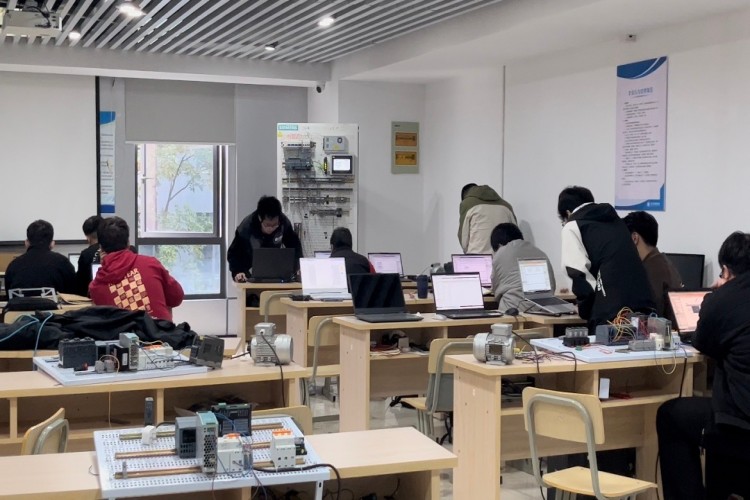 合肥新工科智能制造学院校区环境图