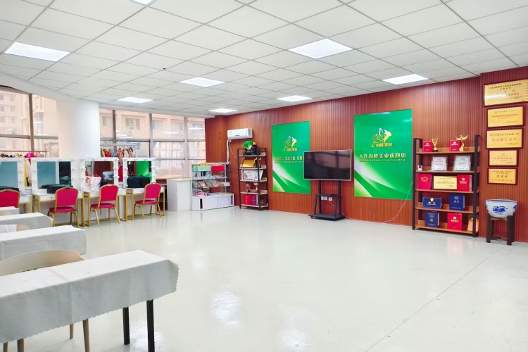 大连尚峰美妆校区环境图