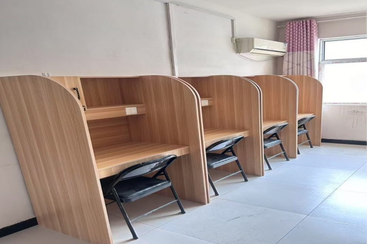 河南英才专升本教室环境