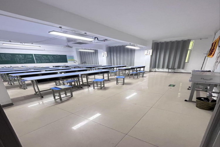 河南英才专升本教室环境