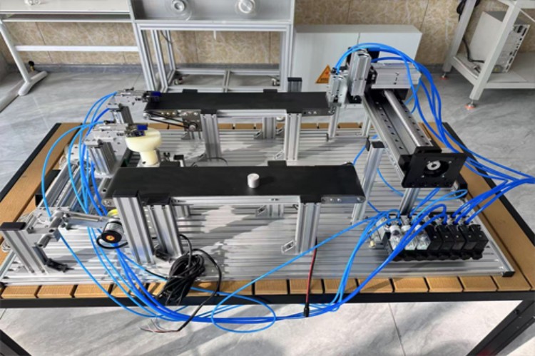 山东宸翼自动化培训中心环境图