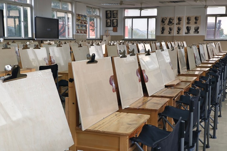 上海震职附高学校校区环境图