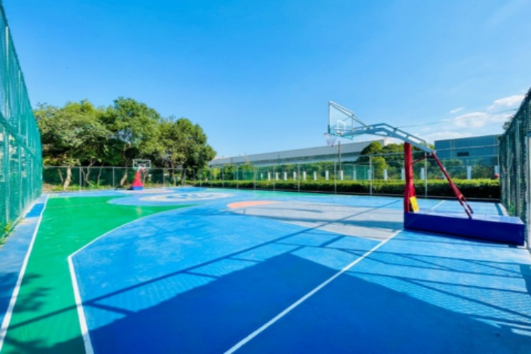 上海震职附高学校校区环境图