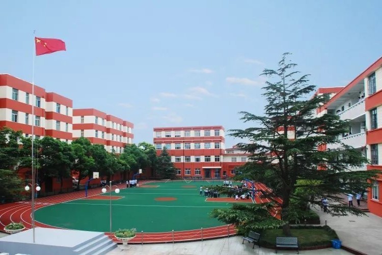 上海震职附高学校校区环境图