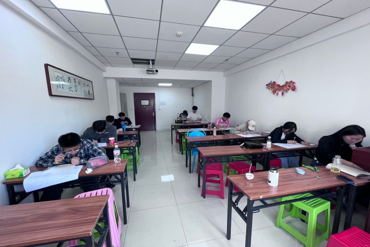 新疆鸿轩教育学校环境图