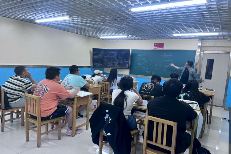 新疆鸿轩教育学校环境图