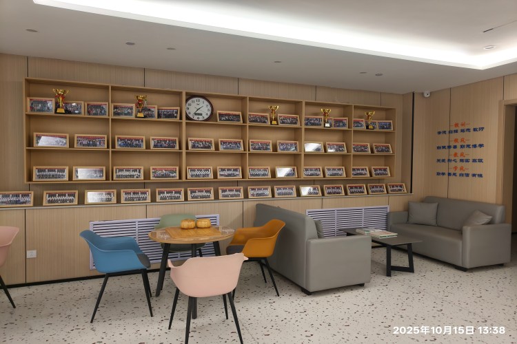 兰州新育人学校大厅