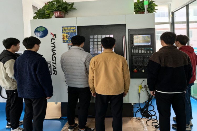 深圳优异数控培训学校环境图