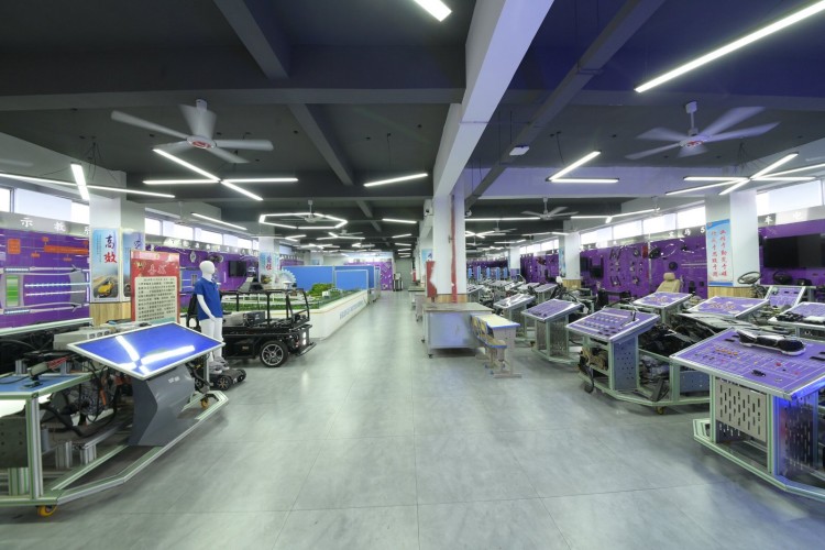 福建鸿源技术学校校园环境图