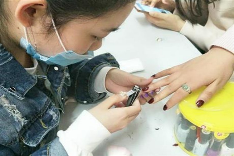 洛阳贵妃美发美容化妆美甲学校环境图