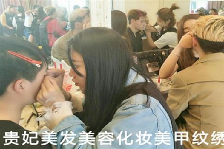 洛阳贵妃美发美容化妆美甲学校环境图