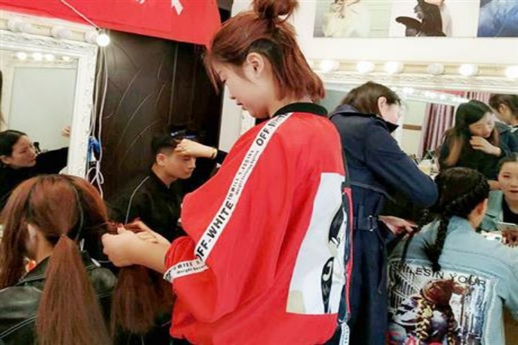洛阳贵妃美发美容化妆美甲学校环境图