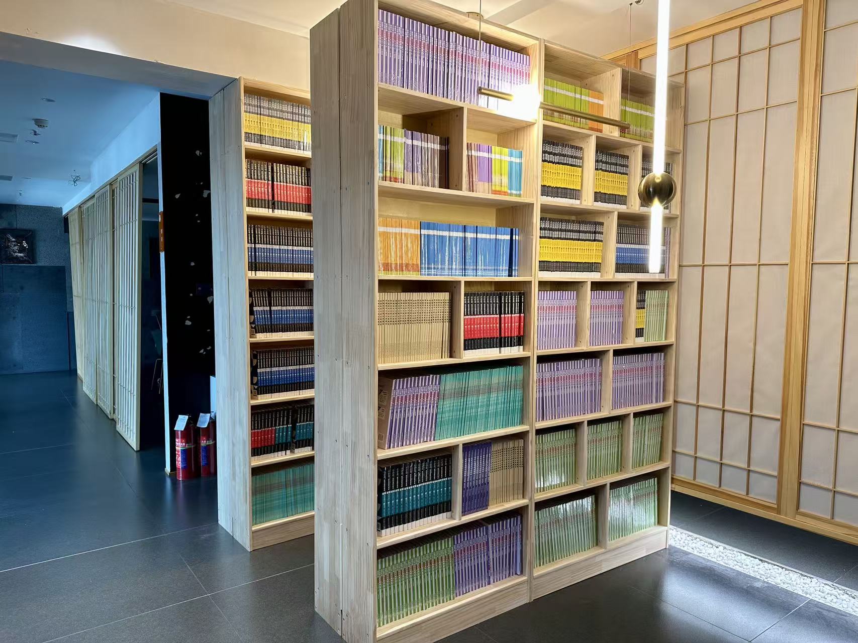 成都帝京日语教材书架