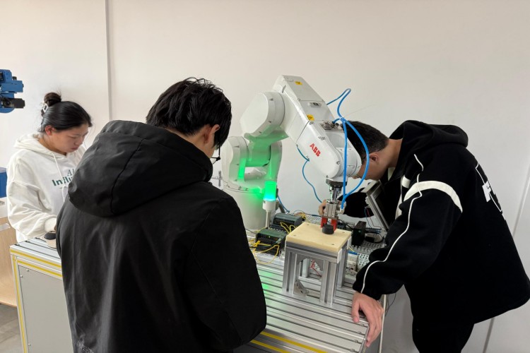 焜曦教育青岛校区实训课堂