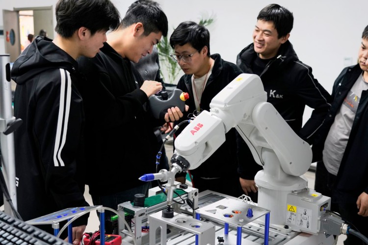 郑州优星图教育机器人学习