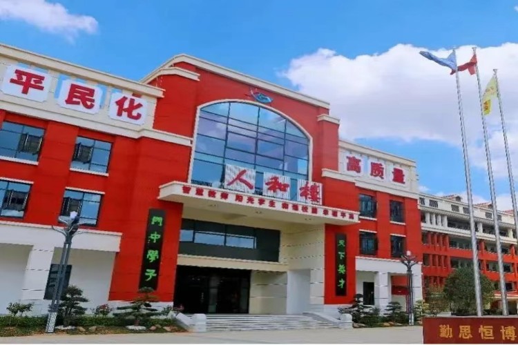 长沙麓谷高级中学环境图