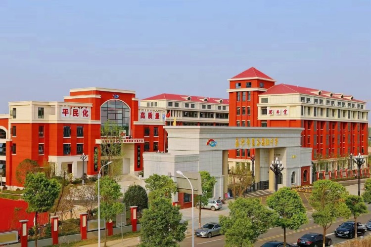 长沙麓谷高级中学环境图