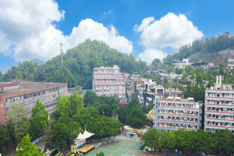 广州高新医药与食品技工学校环境图