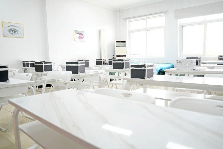 东方丽人美妆培训学校