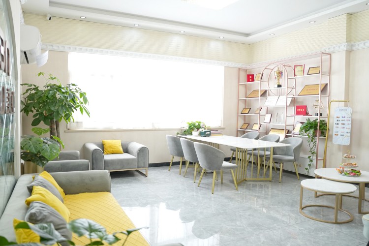 东方丽人美妆培训学校