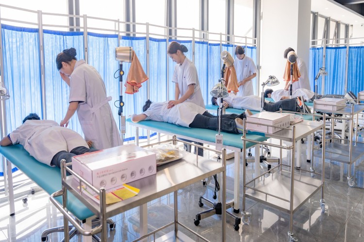 成都万通未来高级技工学校校园环境图片