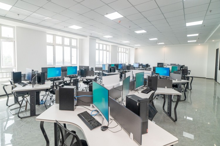 成都万通未来高级技工学校校园环境图片