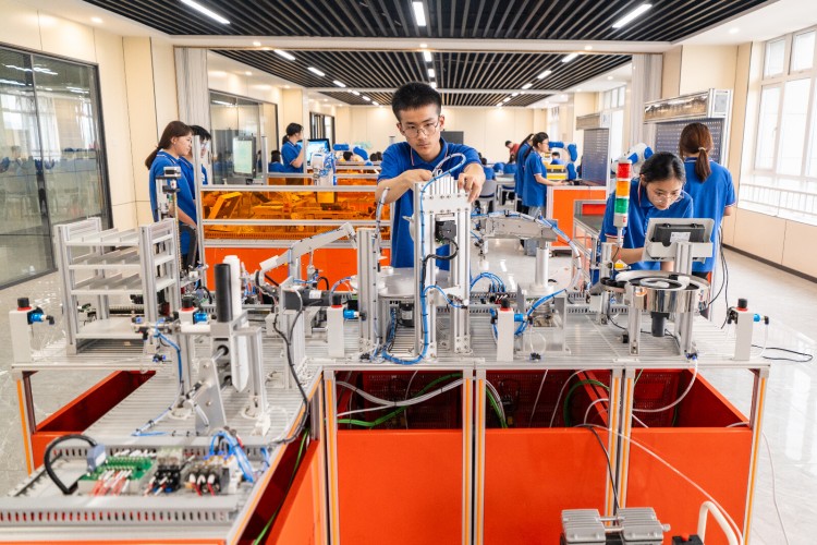 成都万通未来高级技工学校校园环境图片