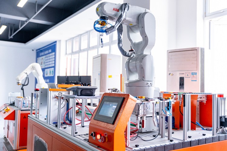 成都万通未来高级技工学校校园环境图片