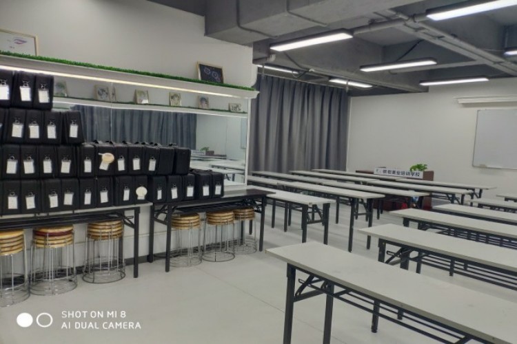 深圳联妆美业教室环境