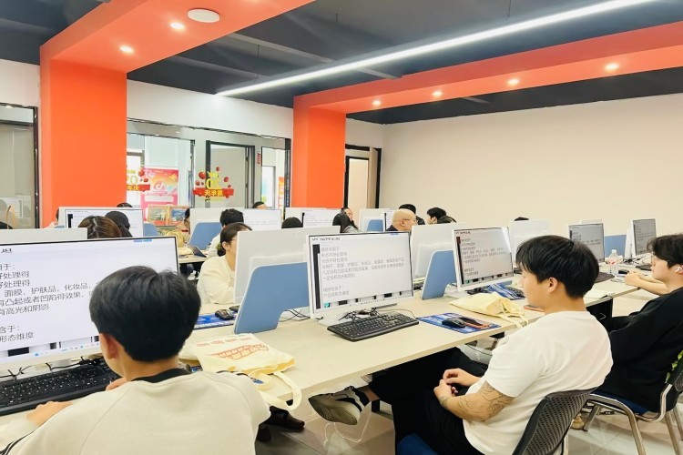 义乌飓风电商学院上课图