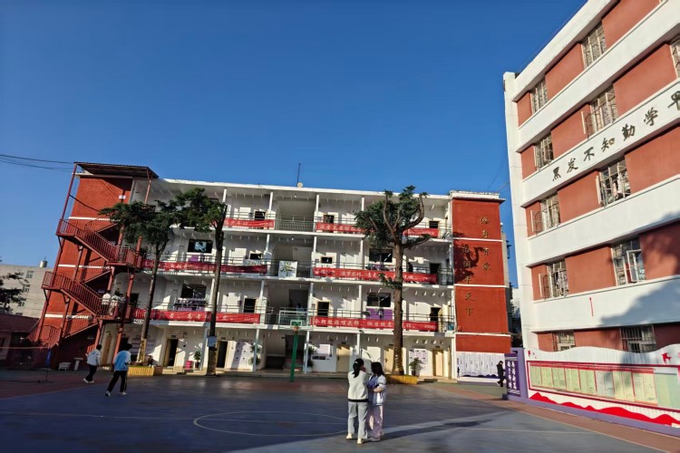 昆明经专高补学校（原云南师大附中老协补习学校）