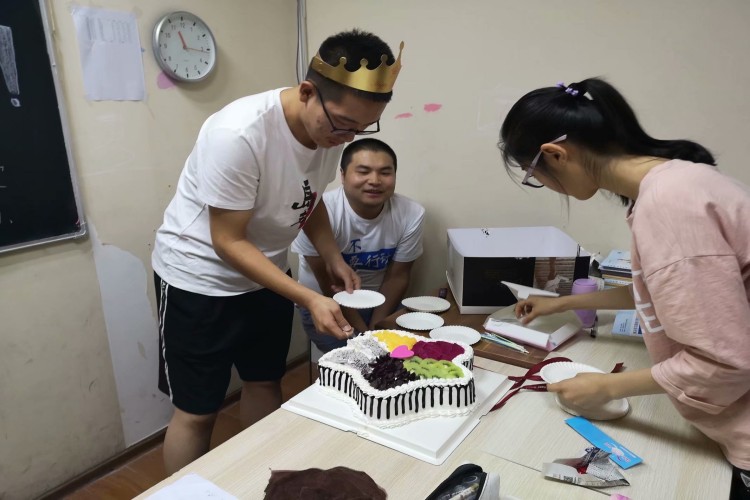 新疆新梦想教育校区环境图片
