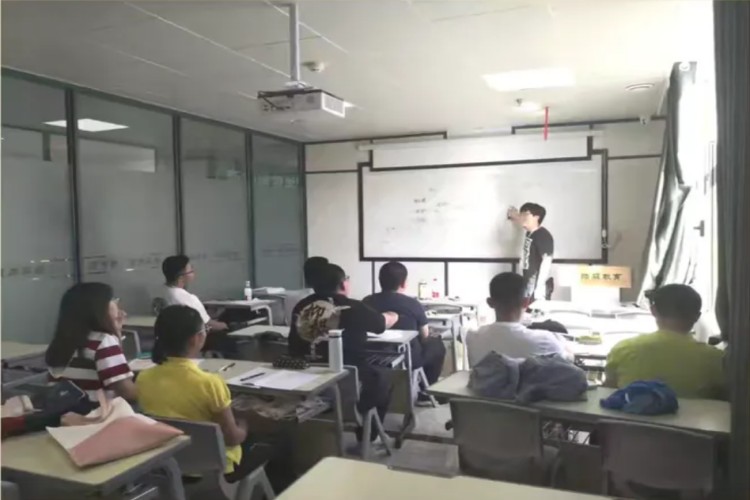 新疆新梦想教育校区环境图片